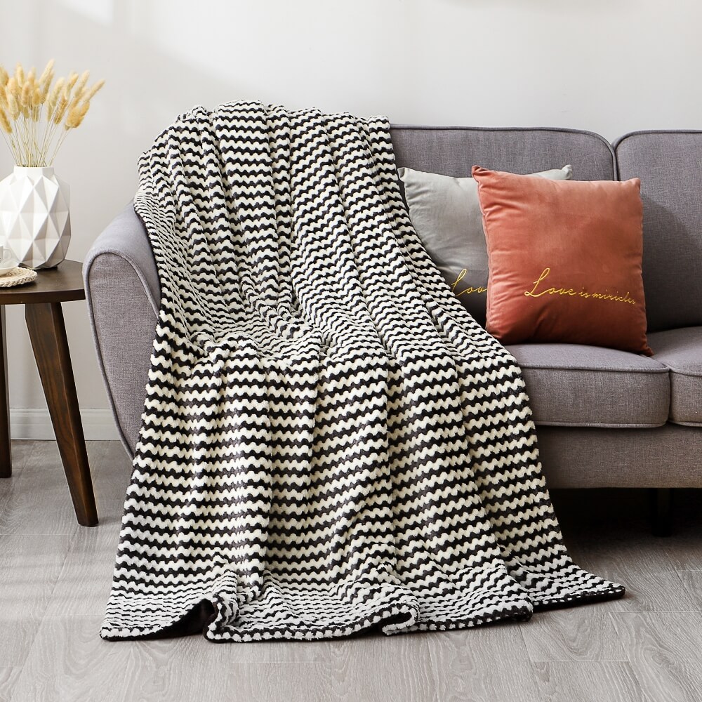 RKS-0171 Black and White Stripe Wave Jacquard Flannel blanket throw