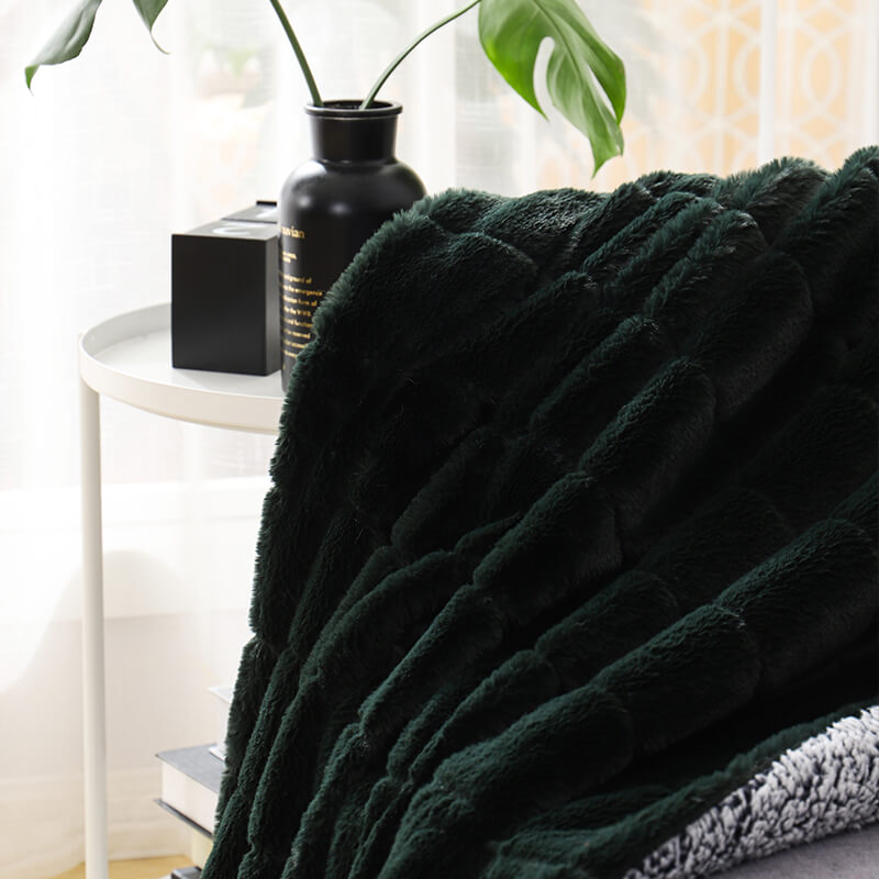 RKS-0255 50 x 60 & 60 x 80 Inch Plush Blackish Green Embossed Faux Fur Sherpa Blankets Throws Fur Throw Blanket With Sherpa