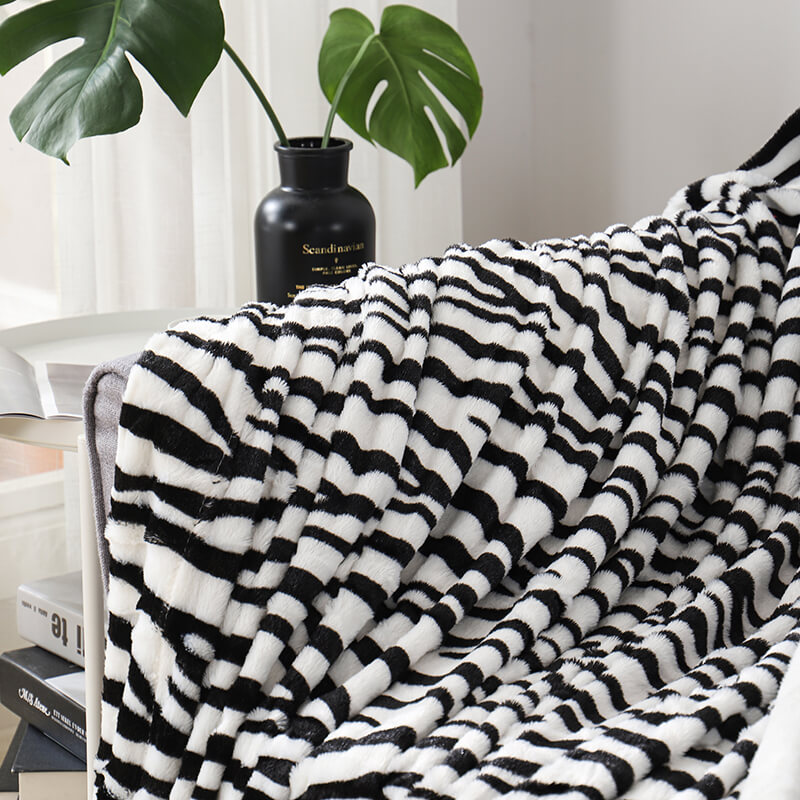 RKS-0092 100% polyester Black and White Stripe Print Faux fur Blanket Back Fleece Blanket 
