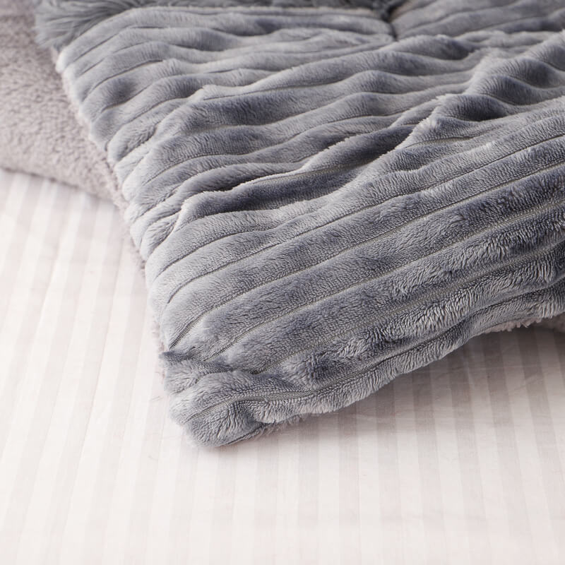 RKS-0268 RUIKASI 220*240 Hot Sale Grey Color Plush Fake Fur Comforter With Patchwork Flannel Comforter